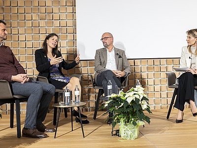 Diskussionsrunde mit Philipp Wittmann, Susanne Erkens-Reck, Mag. Oliver Rendel und Moderatorin Tina Hawel, BSc MA